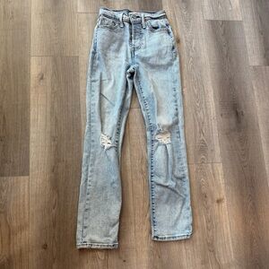 Levi's Women’s Light Wash Distressed “Wedgie Straight” denim jeans size 23